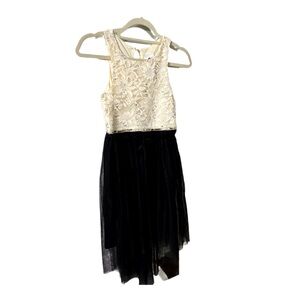 Girls Elegant Lace and Tulle Dress size 12 RMLA. NEW!